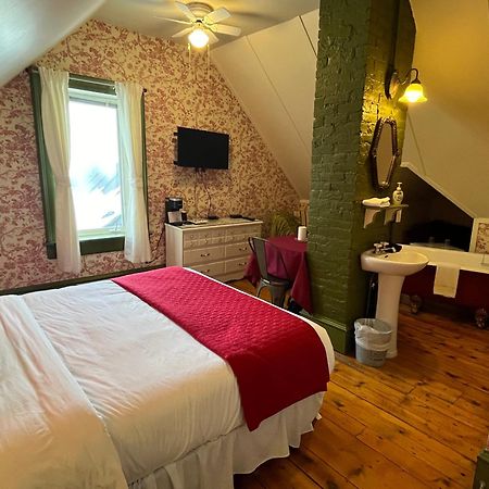 La Belle Victorienne Hotel Magog Bagian luar foto