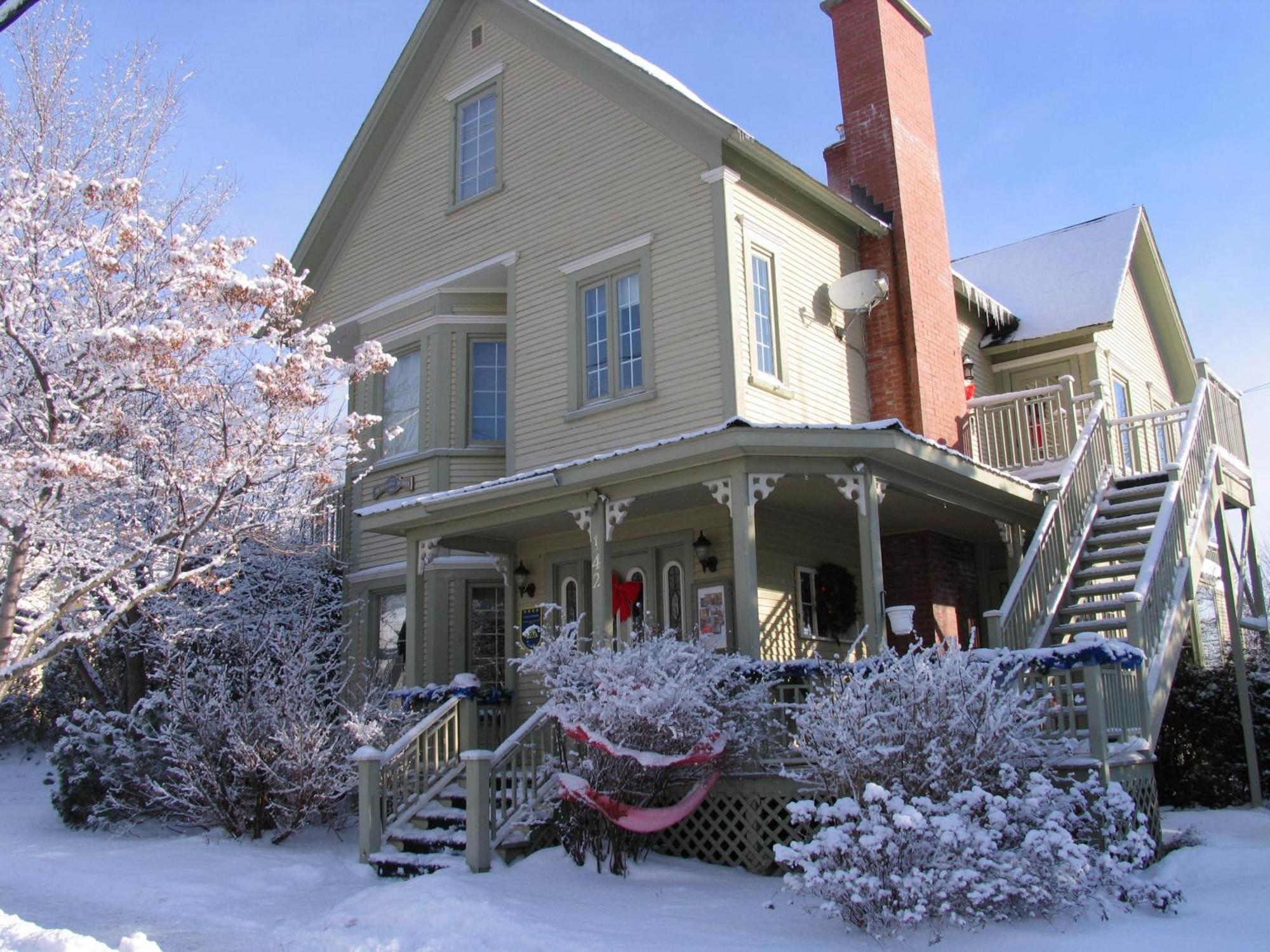 La Belle Victorienne Hotel Magog Bagian luar foto
