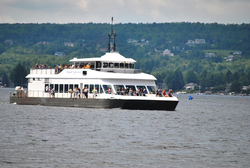 La Belle Victorienne Hotel Magog Bagian luar foto