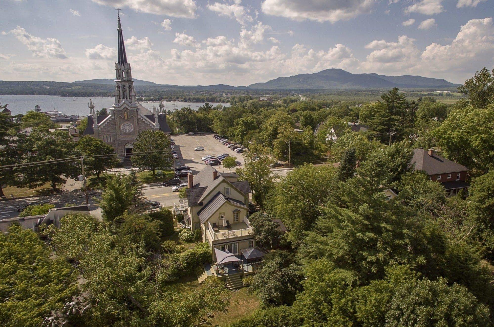 La Belle Victorienne Hotel Magog Bagian luar foto
