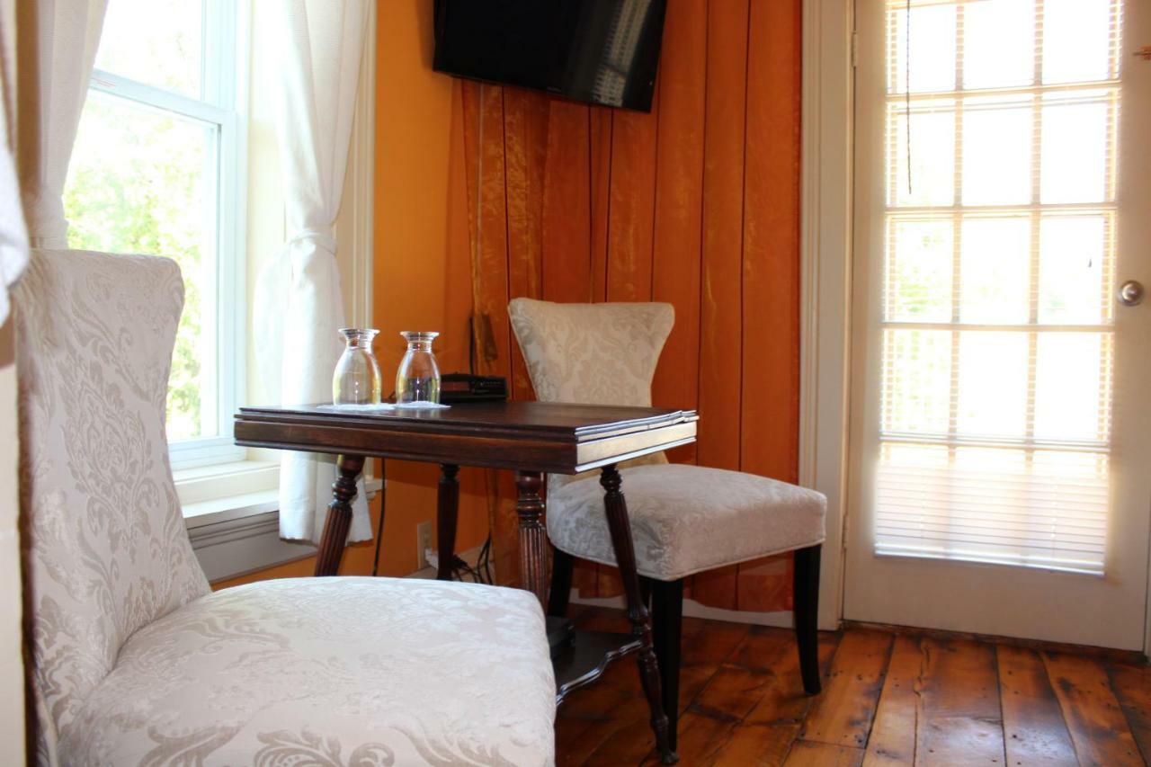 La Belle Victorienne Hotel Magog Bagian luar foto