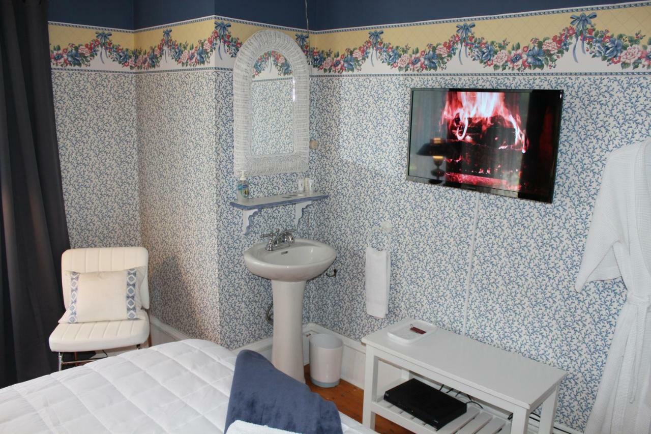 La Belle Victorienne Hotel Magog Bagian luar foto